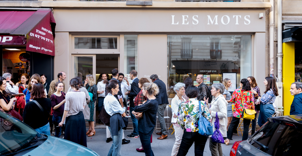 Soirée devant l'école Les Mots, rue Dante à Paris